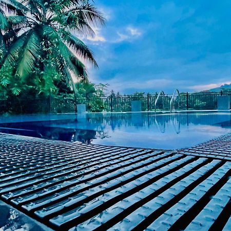 Hotel Travellers Halt à Ratnapura Extérieur photo