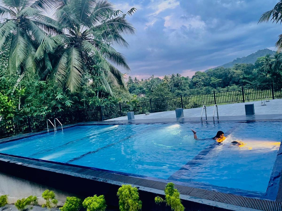 Hotel Travellers Halt à Ratnapura Extérieur photo