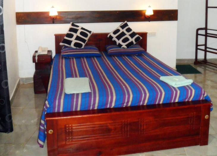 Hotel Travellers Halt à Ratnapura Extérieur photo