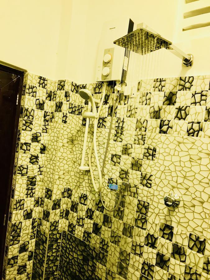 Hotel Travellers Halt à Ratnapura Extérieur photo