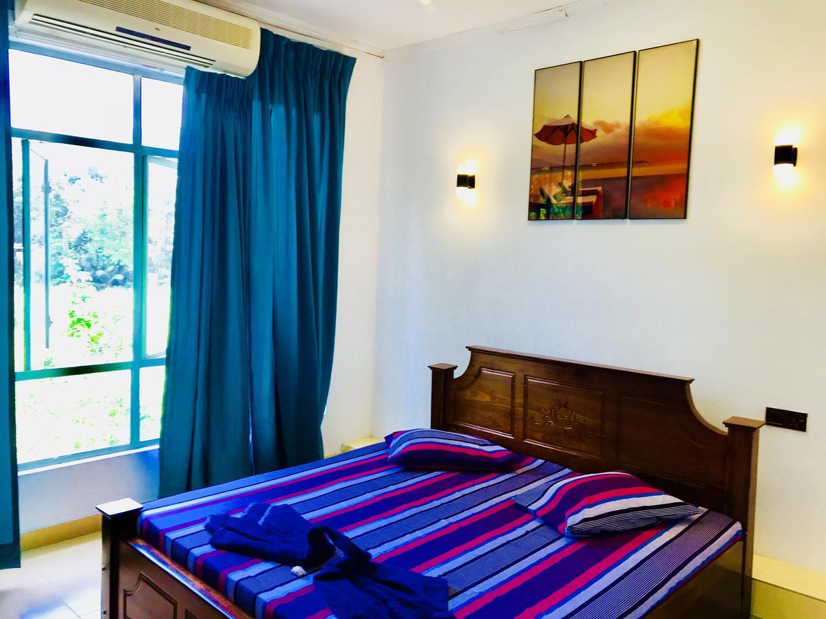 Hotel Travellers Halt à Ratnapura Extérieur photo