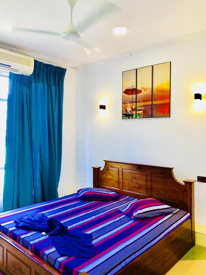 Hotel Travellers Halt à Ratnapura Extérieur photo