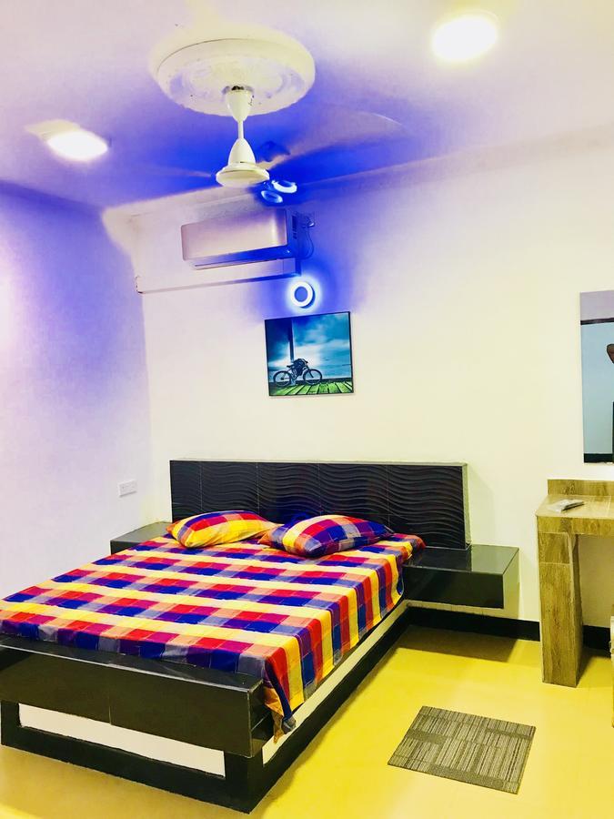 Hotel Travellers Halt à Ratnapura Extérieur photo