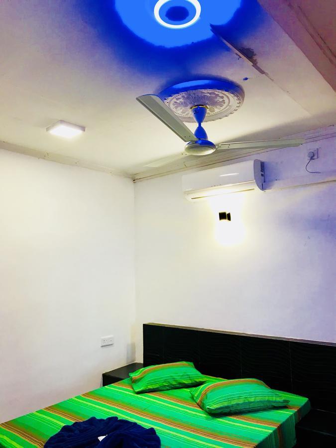 Hotel Travellers Halt à Ratnapura Extérieur photo