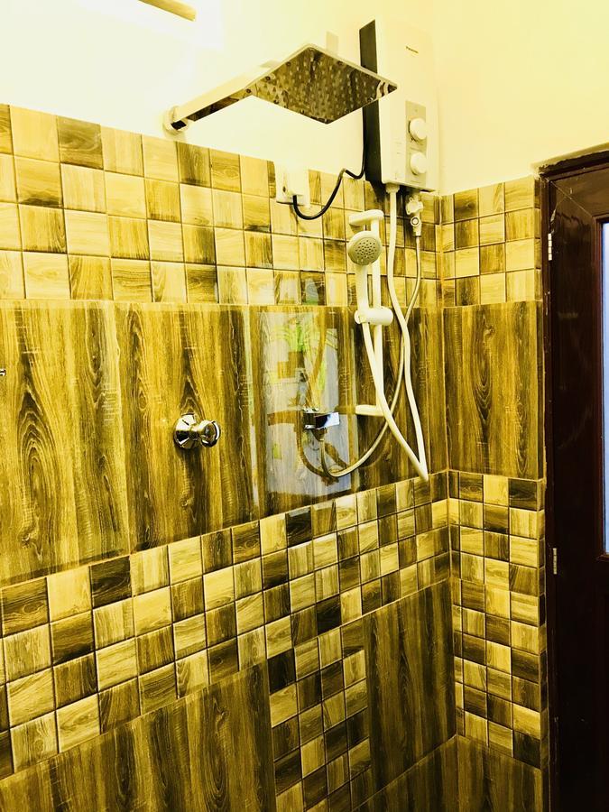 Hotel Travellers Halt à Ratnapura Extérieur photo