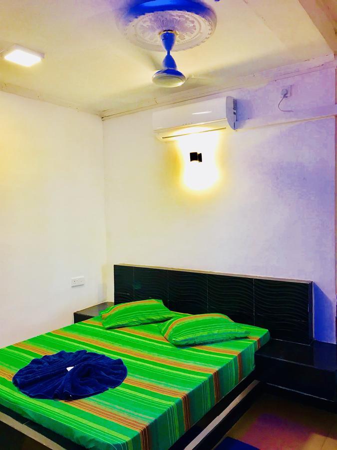 Hotel Travellers Halt à Ratnapura Extérieur photo