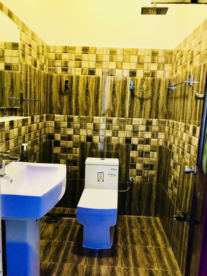 Hotel Travellers Halt à Ratnapura Extérieur photo